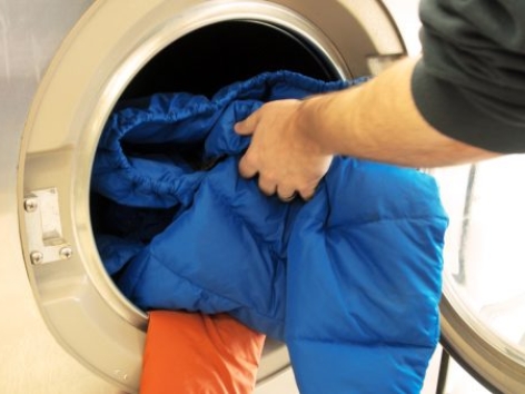 Cách Giặt Áo Lông Vũ Bằng Tay Và Máy Giặt Không Bị Vón Cục, Chuẩn Tiệm Giặt Là