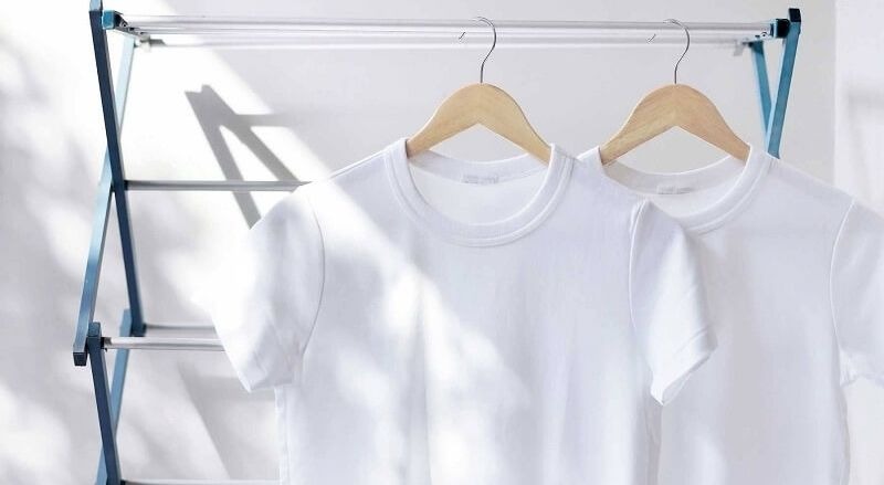 Thực hiện đúng cách giặt áo đồng phục trắng để trang phục không bị đổi màu