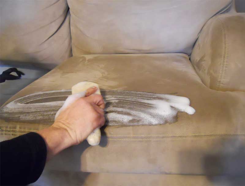 Cách tẩy mốc trên ghế sofa nỉ nào là hiệu quả?