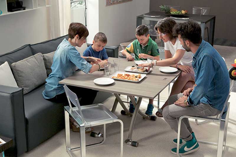 Sử dụng ghế sofa nỉ thường xuyên mà không lau chùi dẫn đến ẩm mốc