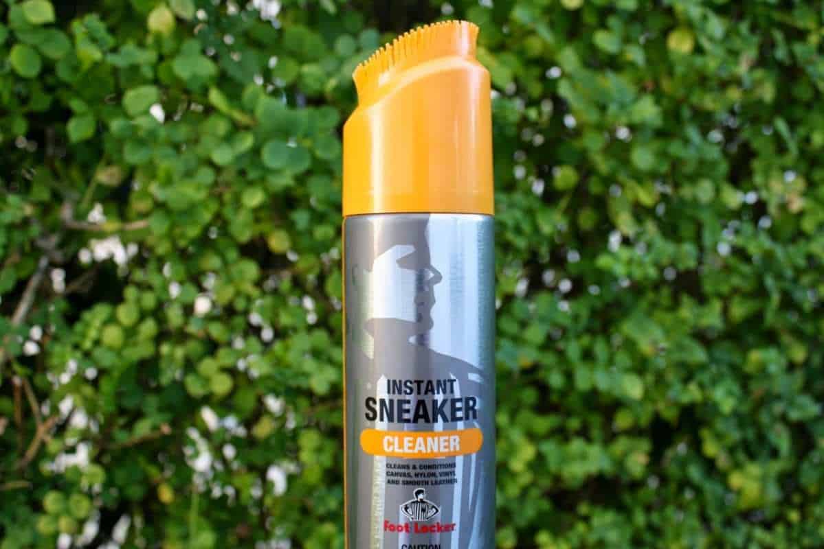 Footlocker cleaner là dung dịch vệ sinh giày đến từ một hãng giày lớn
