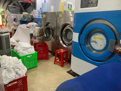 Sử dụng các máy giặt công nghiệp để giặt rèm