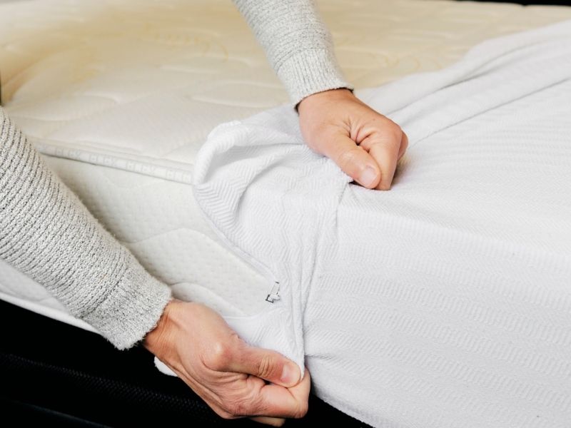 Tháo ga, làm sạch bụi bẩn